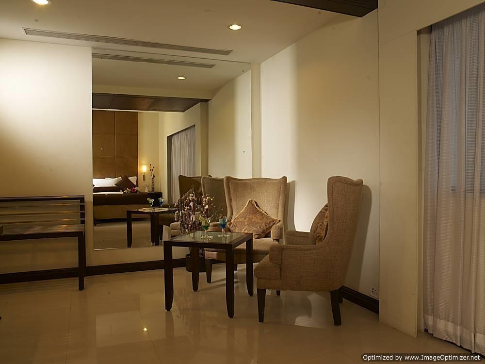 Hotel Express Towers Vadodara Esterno foto